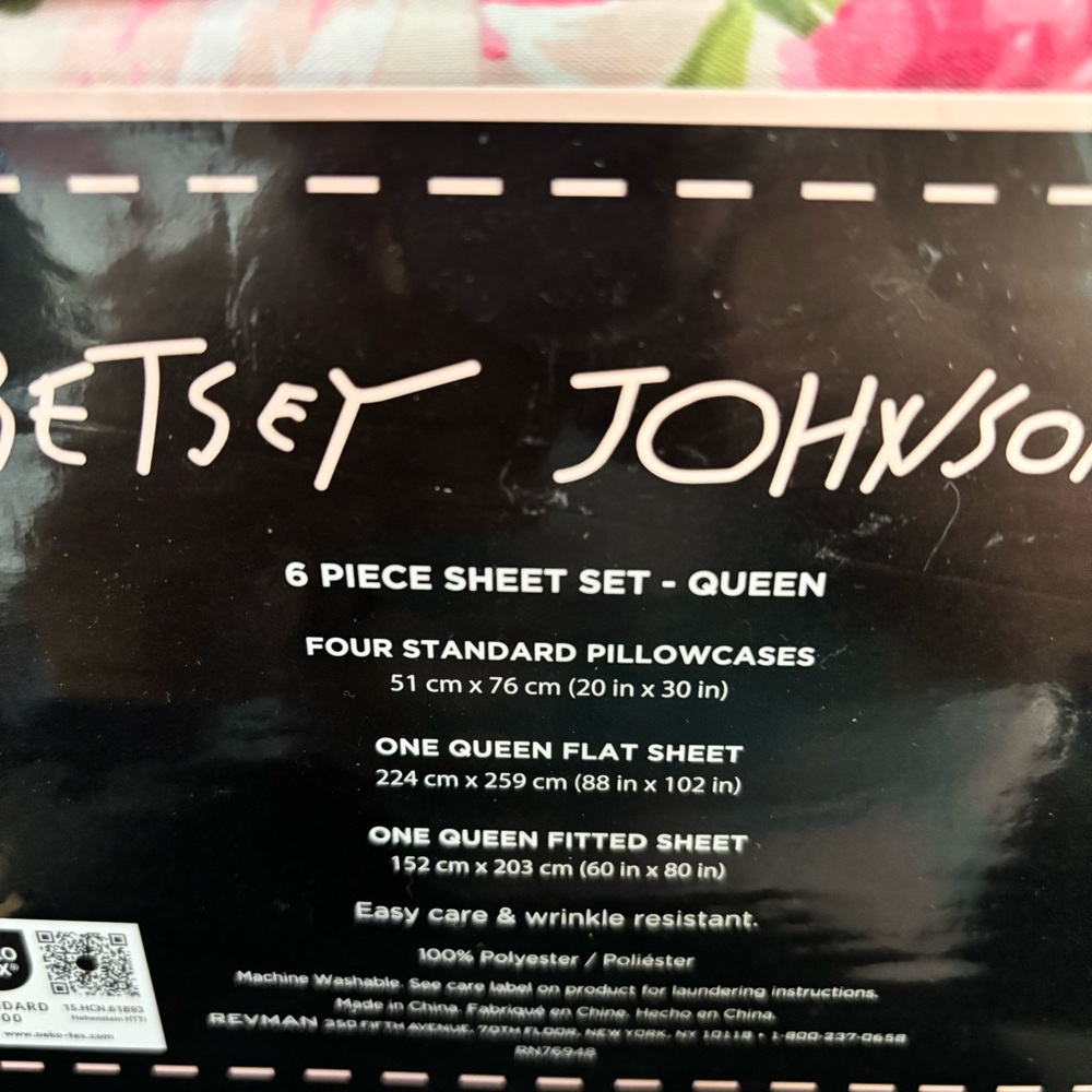Betsey Johnson Queen size sheets. NEW.  Romantic Roses.  Pinks - Picture 4 of 5